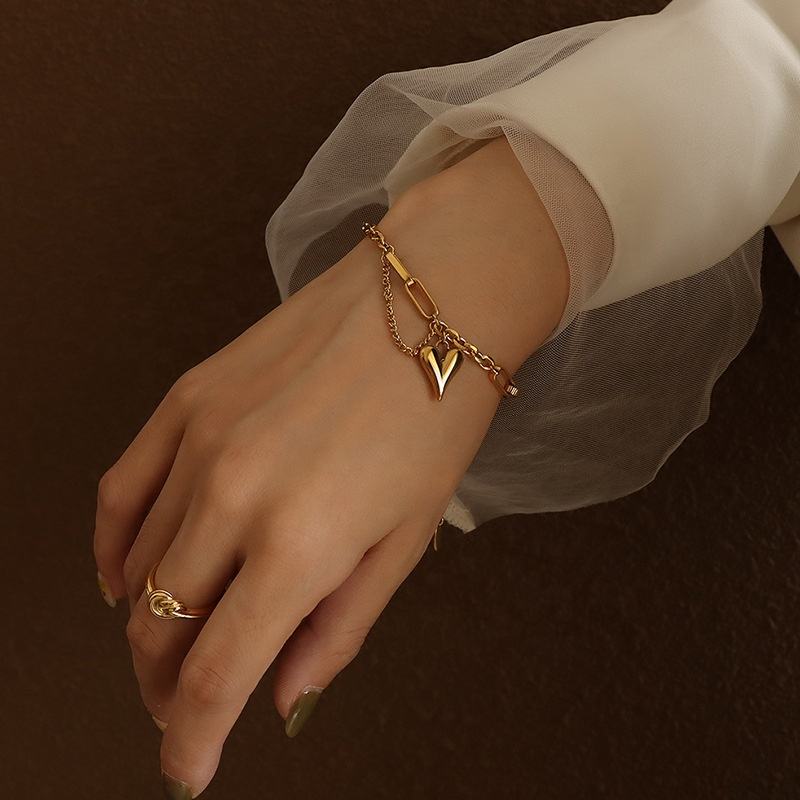 Anti-Tarnish Gold Heart Charm Bracelet – Dainty & Durable Love Jewelry